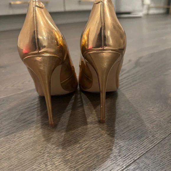 Steve Madden Metallic Gold Pointed Heels - Picture 4 of 4